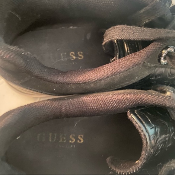 Guess  women’s black runners‎ in size 7.5 - Picture 9 of 12